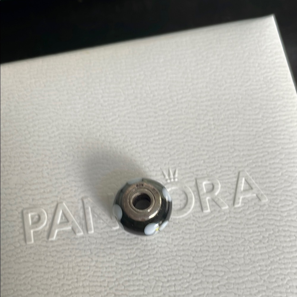 Pandora Lilly Black and White Floral Murano Charm - Picture 5 of 5